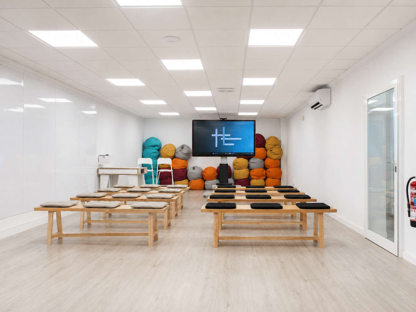 Sala Chrysalis preparada para formaciones y ponencias